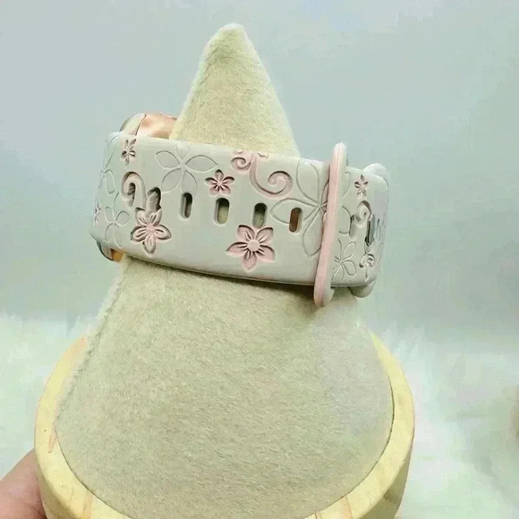 Floral Design Apple Watch Bands in Beige pink 42mm 44mm 45mm 49mm - Picture 5 of 7